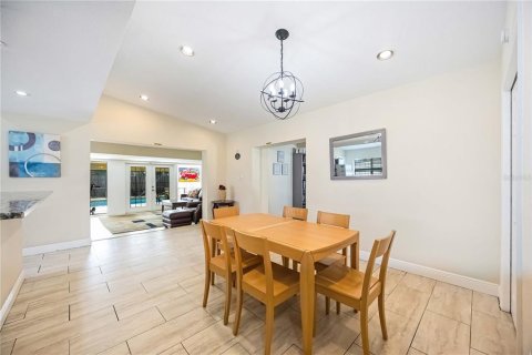 House in Sarasota, Florida 5 bedrooms, 178 sq.m. № 1791836 - photo 13