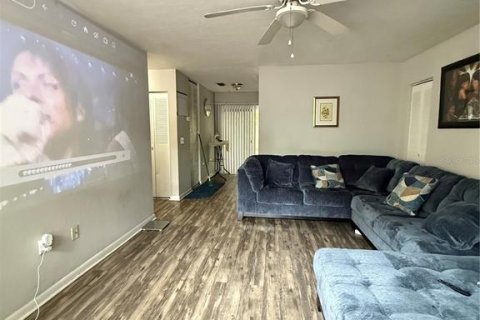 Снять в аренду квартиру в Гейнсвилл, Флорида 3 комнаты, 312.89м2, № 2103072 - фото 11