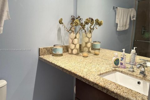 Condo in Sunny Isles Beach, Florida, 2 bedrooms  № 1708337 - photo 16