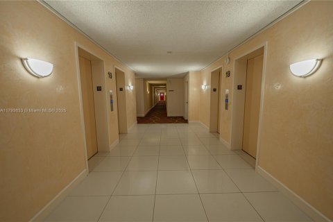 Condo in Sunny Isles Beach, Florida, 2 bedrooms  № 1708337 - photo 5