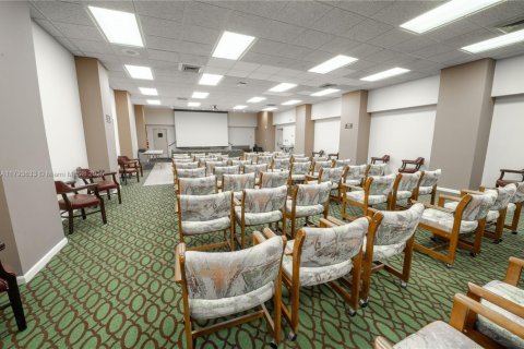 Condo in Sunny Isles Beach, Florida, 2 bedrooms  № 1708337 - photo 8