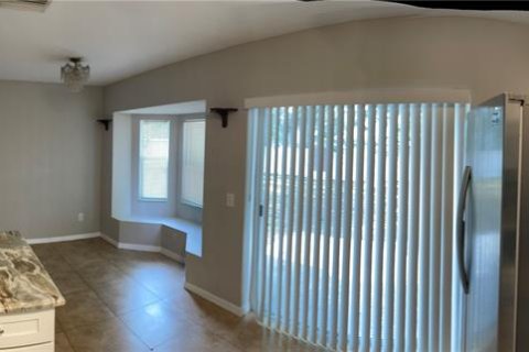 Casa en alquiler en Wesley Chapel, Florida, 4 dormitorios, 133.59 m2 № 1789543 - foto 13