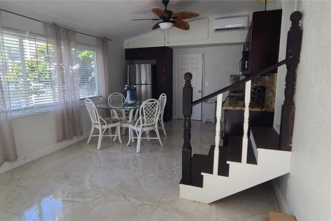Casa en alquiler en Pompano Beach, Florida, 1 dormitorio, 196.95 m2 № 1953580 - foto 3