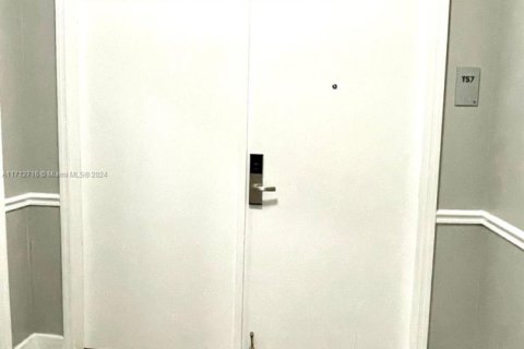 Hotel en venta en Miami Beach, Florida, 1 dormitorio, 79.9 m2 № 1764587 - foto 22