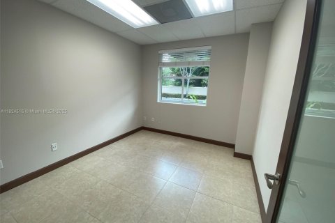 Купить коммерческую недвижимость в Дейви, Флорида № 1981924 - фото 9