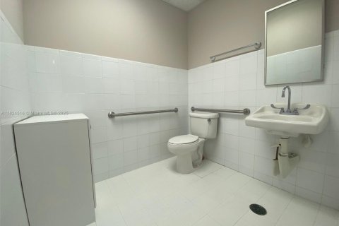 Купить коммерческую недвижимость в Дейви, Флорида № 1981924 - фото 8