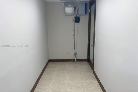 Купить коммерческую недвижимость в Дейви, Флорида № 1981924 - фото 11