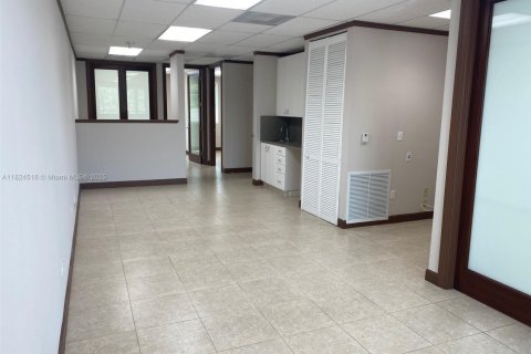 Купить коммерческую недвижимость в Дейви, Флорида № 1981924 - фото 6