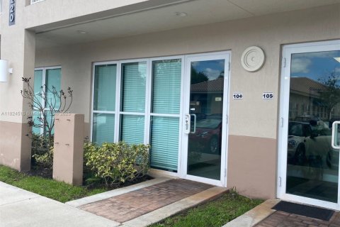 Купить коммерческую недвижимость в Дейви, Флорида № 1981924 - фото 2