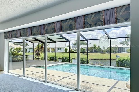 House in Sun City Center, Florida 2 bedrooms, 215.53 sq.m. № 2239665