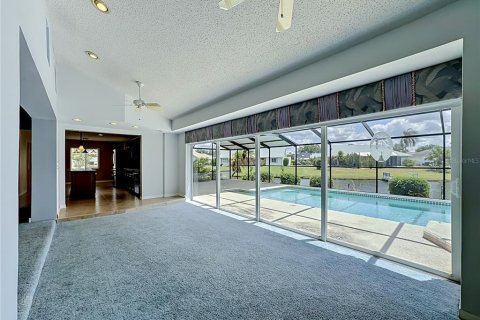 House in Sun City Center, Florida 2 bedrooms, 215.53 sq.m. № 2239665 - photo 11
