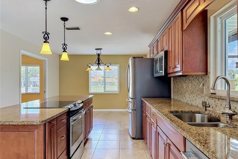 House in Sun City Center, Florida 2 bedrooms, 215.53 sq.m. № 2239665 - photo 14