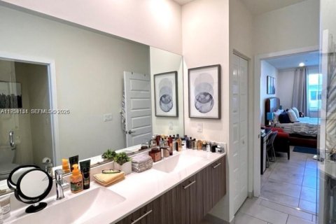 Купить кондоминиум в Дорал, Флорида 3 спальни, 102.38м2, № 2008958 - фото 12