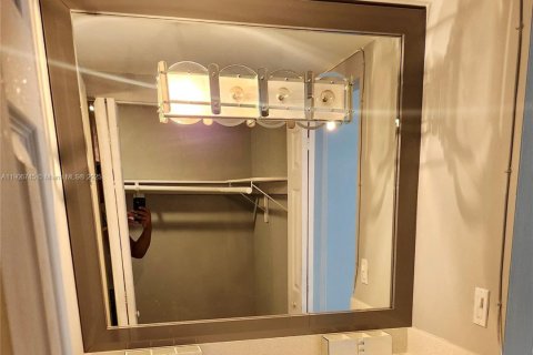 Снять в аренду кондоминиум в Бей-Харбор-Айлендс, Флорида 1 спальня, 85.1м2, № 1963242 - фото 10