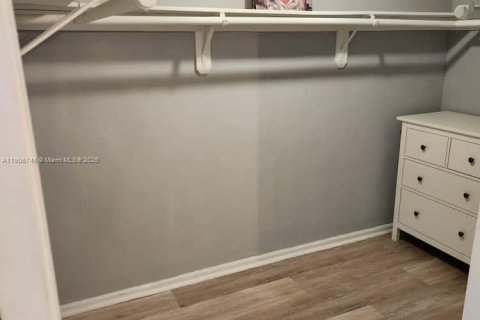 Снять в аренду кондоминиум в Бей-Харбор-Айлендс, Флорида 1 спальня, 85.1м2, № 1963242 - фото 9