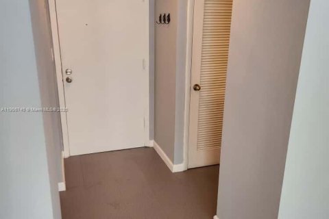 Снять в аренду кондоминиум в Бей-Харбор-Айлендс, Флорида 1 спальня, 85.1м2, № 1963242 - фото 6