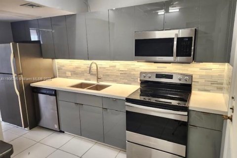 Снять в аренду кондоминиум в Бей-Харбор-Айлендс, Флорида 1 спальня, 85.1м2, № 1963242 - фото 15