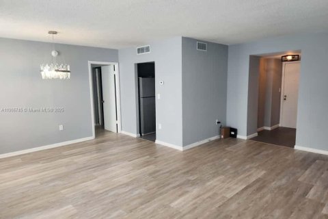 Снять в аренду кондоминиум в Бей-Харбор-Айлендс, Флорида 1 спальня, 85.1м2, № 1963242 - фото 5