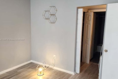 Снять в аренду кондоминиум в Бей-Харбор-Айлендс, Флорида 1 спальня, 85.1м2, № 1963242 - фото 8