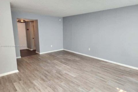 Снять в аренду кондоминиум в Бей-Харбор-Айлендс, Флорида 1 спальня, 85.1м2, № 1963242 - фото 4