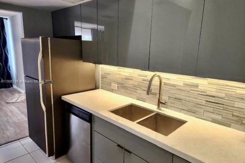 Снять в аренду кондоминиум в Бей-Харбор-Айлендс, Флорида 1 спальня, 85.1м2, № 1963242 - фото 16