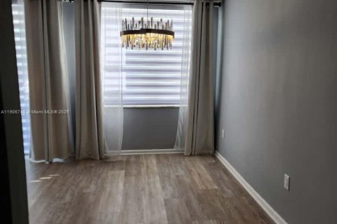 Снять в аренду кондоминиум в Бей-Харбор-Айлендс, Флорида 1 спальня, 85.1м2, № 1963242 - фото 3