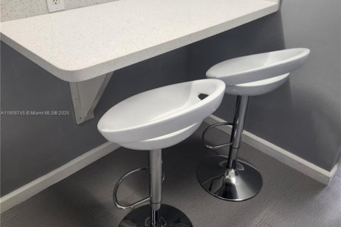 Снять в аренду кондоминиум в Бей-Харбор-Айлендс, Флорида 1 спальня, 85.1м2, № 1963242 - фото 17