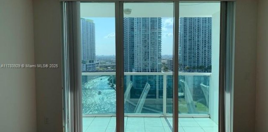 Condo in Miami, Florida, 1 bedroom № 1933605