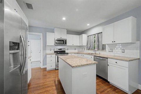 Villa ou maison à vendre à Clearwater, Floride: 2 chambres, 114.46 m2 № 2436812 - photo 9