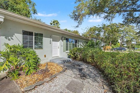 Villa ou maison à vendre à Clearwater, Floride: 2 chambres, 114.46 m2 № 2436812 - photo 2