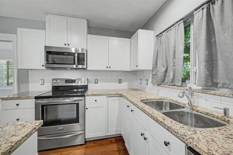 Villa ou maison à vendre à Clearwater, Floride: 2 chambres, 114.46 m2 № 2436812 - photo 12