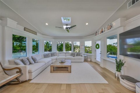 House in Apollo Beach, Florida 4 bedrooms, 315.68 sq.m. № 2097727 - photo 21