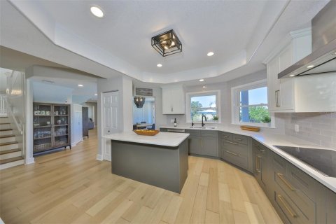House in Apollo Beach, Florida 4 bedrooms, 315.68 sq.m. № 2097727 - photo 27