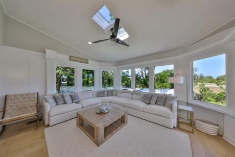 House in Apollo Beach, Florida 4 bedrooms, 315.68 sq.m. № 2097727 - photo 23
