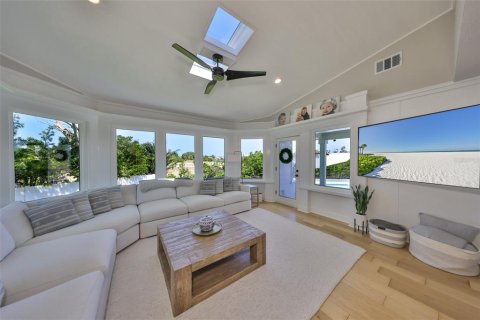 House in Apollo Beach, Florida 4 bedrooms, 315.68 sq.m. № 2097727 - photo 22