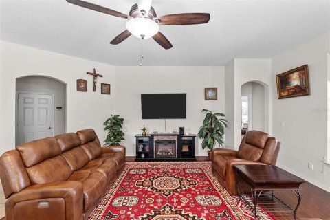 House in Land O' Lakes, Florida 4 bedrooms, 269.88 sq.m. № 2098204 - photo 22