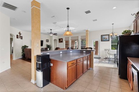 House in Land O' Lakes, Florida 4 bedrooms, 269.88 sq.m. № 2098204 - photo 16
