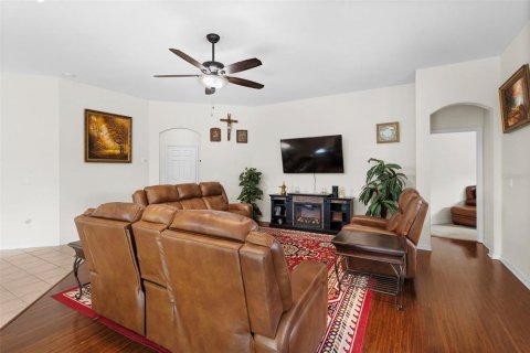 House in Land O' Lakes, Florida 4 bedrooms, 269.88 sq.m. № 2098204 - photo 21