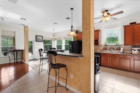 House in Land O' Lakes, Florida 4 bedrooms, 269.88 sq.m. № 2098204 - photo 14