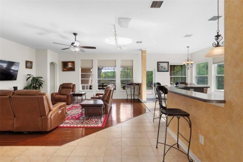 House in Land O' Lakes, Florida 4 bedrooms, 269.88 sq.m. № 2098204 - photo 13