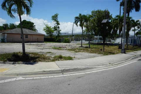 Terreno en venta en Miami, Florida № 1221267 - foto 1