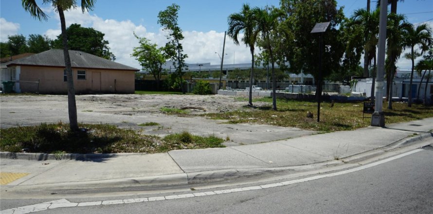 Terreno en Miami, Florida № 1221267