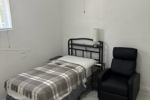 Propiedad comercial en alquiler en South Miami, Florida № 1952756 - foto 11