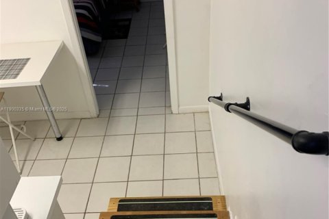 Propiedad comercial en alquiler en South Miami, Florida № 1952756 - foto 7