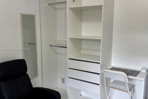 Propiedad comercial en alquiler en South Miami, Florida № 1952756 - foto 8