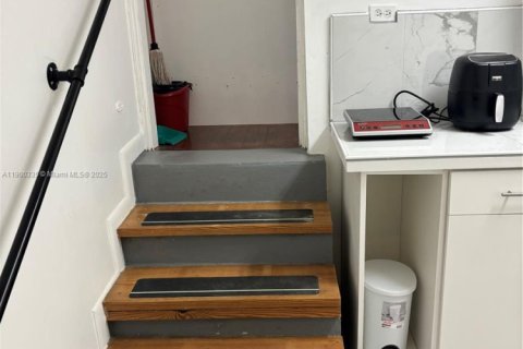 Propiedad comercial en alquiler en South Miami, Florida № 1952756 - foto 5