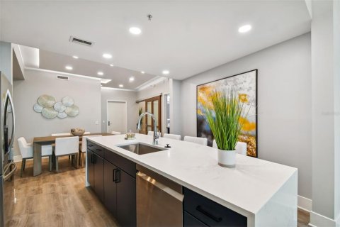 Condo in Tampa, Florida, 2 bedrooms № 2232384 - photo 6