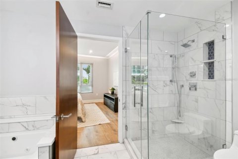 Condo in Tampa, Florida, 2 bedrooms № 2232384 - photo 19