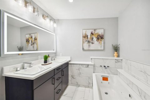 Condo in Tampa, Florida, 2 bedrooms № 2232384 - photo 16