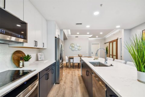 Condo in Tampa, Florida, 2 bedrooms № 2232384 - photo 5